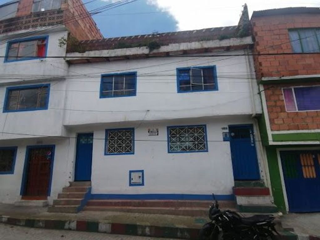 Casa de 9 alcobas en venta en Acacia 3 Parte Baja, Bogotá, 300 m² · foto 2 de 20