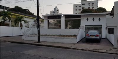 Se vende casa en manga, excelente ubicación, via principal, comercial, cerca a restaurantes, supermercados, facilidad de transporte publico. a Pocos minutos del centro histórico. Cuenta con 15 espacios que pueden convertirse en habitaciones. Lote de 885mts
