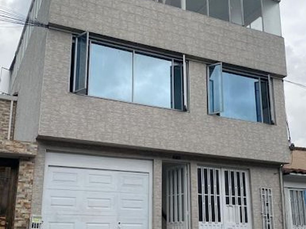 Casa de 5 alcobas en venta en Mandalay 1, Bogotá, 360 m² · foto 2 de 20
