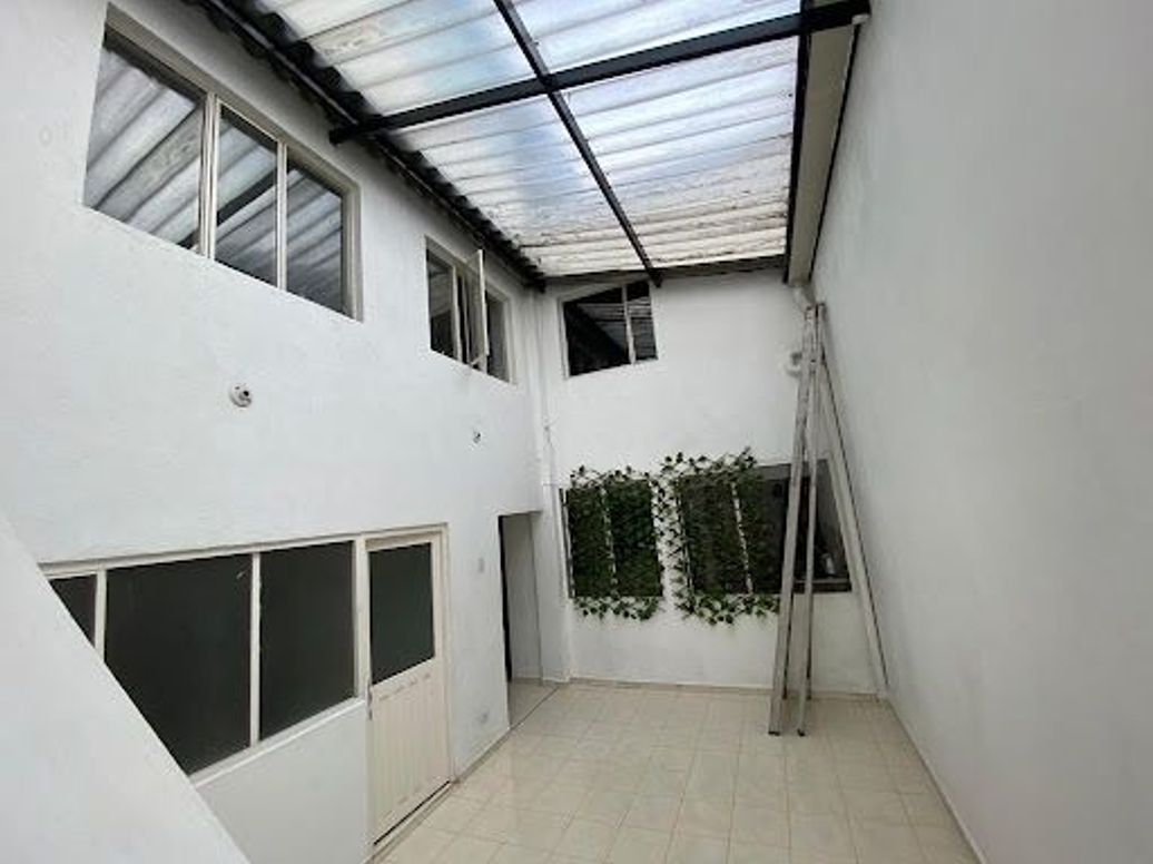 Casa de 5 alcobas en venta en Mandalay 1, Bogotá, 360 m² · foto 6 de 20
