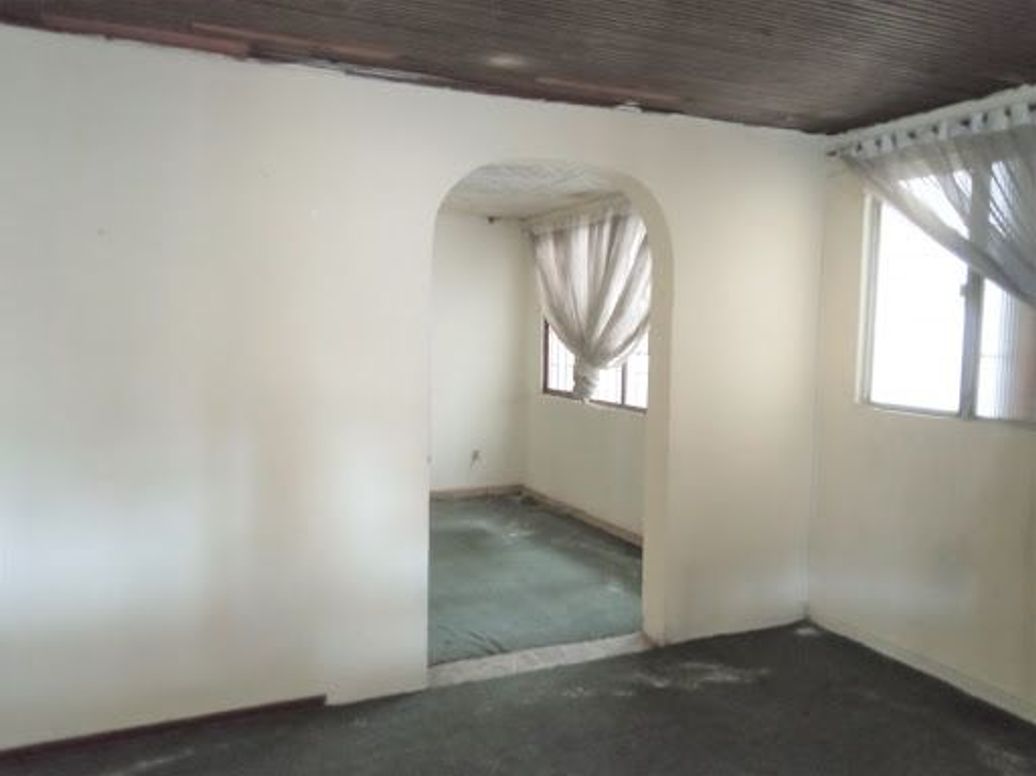 Casa de 5 alcobas en venta en Santa Isabel, Bogotá, 336 m² · foto 7 de 14