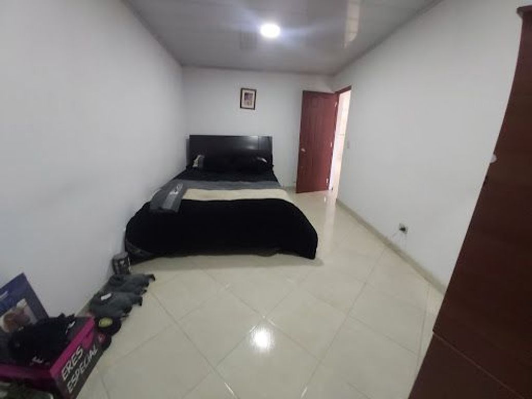 Casa de 5 alcobas en venta en Catalina, Bogotá, 216 m² · foto 8 de 14