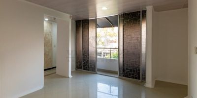 AGRADABLE Y COMODO OFICINA LOCAL UBICADO EN SANTA GEMA, TIENE UN AREA DE 70 MTS APROX, 1 BAÑO, 1 LAVAMANOS, COCINA INTEGRAL, CERÁMICA
ESTRATO COMERCIAL