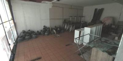 Oficina ubicada en el sector de la 10, cuenta con facilidad de acceso a la Avenida las palmas y loma del tesoro, además cuenta con facilidad de acceso a rutas de servicio público, está cerca del centro comercial el tesoro, centro comercial Vizcaya y mall Pinar del rio.