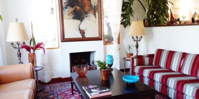 Casa amoblado en arriendo en unidad cerrada, sector campestre. Piso en ceramica y madera, chimenea, sala y comedor independiente, estudio, biblioteca, estar de tv, 3 alcobas con baño en cada una, cocina integral cerrada tipo americano, terraza, jardín y parqueaderos (5 cubiertos). Conjunto cerrado con vigilancia 24 hrs, citofonia y circuito cerrado de tv. *Inmuebles sujetos a verificación de disponibilidad.*