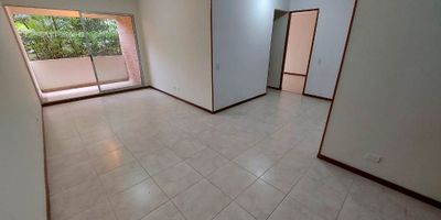 Apartamento ubicado en el poblado, sector de castropol, excelente ubicación y facilidad de acceso a la avenida el poblado y a la avenida las palmas.