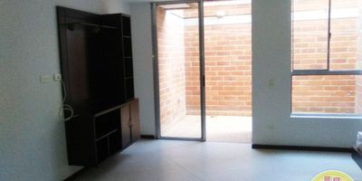 Código: 3189. 2° Piso en edificación de 26 pisos. Acceso al inmueble: Escalas. Calentador a gas, cubierta y extractor. Disponible para arriendo código 1350.PRECIO NEGOCIABLE.
