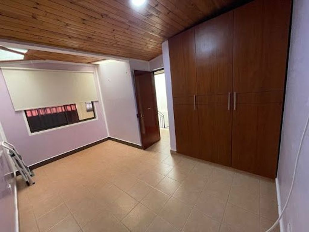 Casa de 6 alcobas en venta en Villa Inés, Bogotá, 288 m² · foto 8 de 19