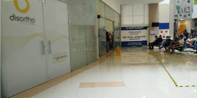 Vendo local en Parquemédico. tiene 78m2 más un mezanine. hay sala de espera, vigilancia, ascensores y fácil acceso sin escaleras para personas con discapacidad reducida. 
