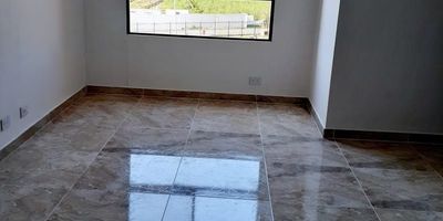ALQUILO EXCELENTE APARTAMENTO EN CONJUNTO EN JAMUNDI PARA ESTRENAR. Carrera 23 No. 10-48 C C.R. Pinares piso 4. Excelente ubicación. Cerca de vía principal, cerca de colegios y universidades, cerca de supermercados y centros comerciales. Consta de salacomedor, 2 alcobas con closet, alcoba principal con baño privado, baño social, cocina integral a gas, zona de oficios, ascensor, citofono, piscina, parque infantil, salón social, zonas verdes, parqueadero propio, portería y vigilancia 24 horas. $750.000 Administración incluida. - Cocina- Piscina- Vigilancia- Garaje- Gas natural- Sala comedor- Ascensor Más info: Edwin Salazar 3118417314 -3158902462