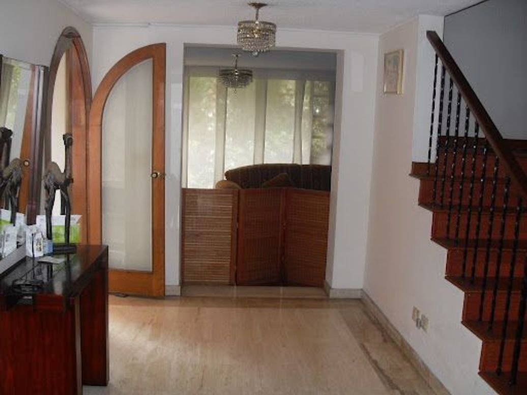 Casa de 5 alcobas en venta en San Patricio, Bogotá, 319 m² · foto 6 de 16