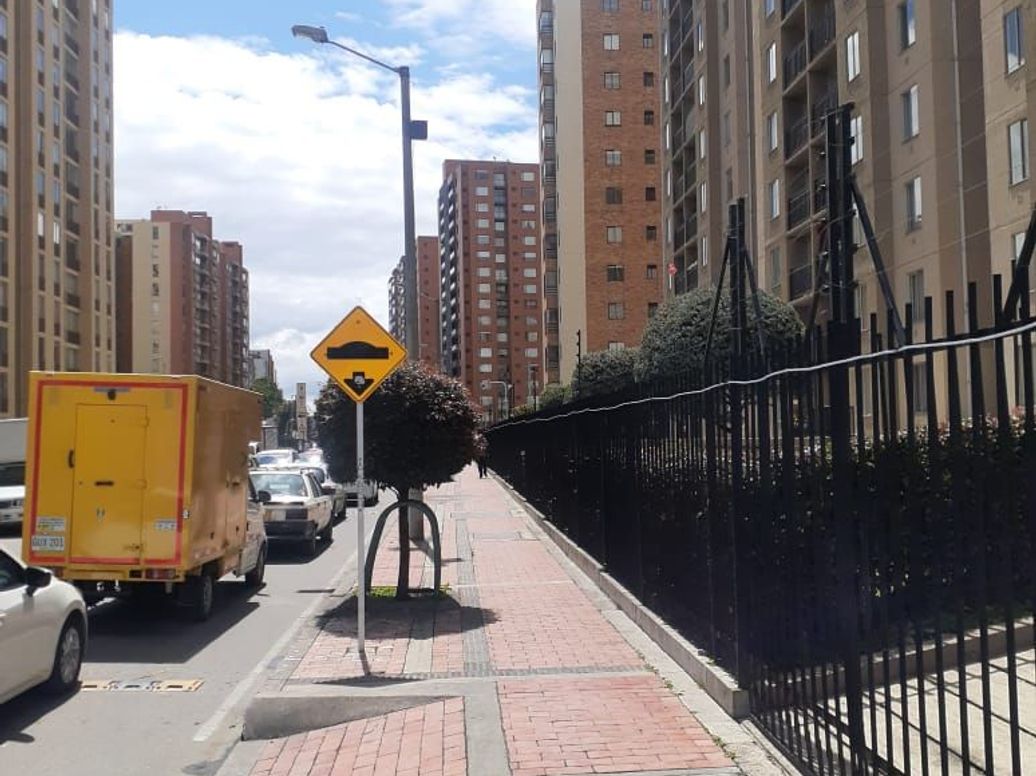 Apartamento de 3 alcobas en venta en Colón, Bogotá, 59 m² · foto 2 de 14