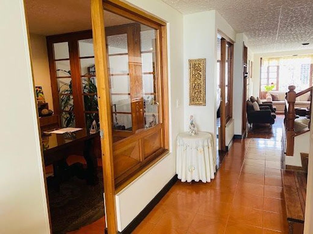 Casa de 4 alcobas en venta en Nueva Autopista, Bogotá, 240 m² · foto 8 de 18
