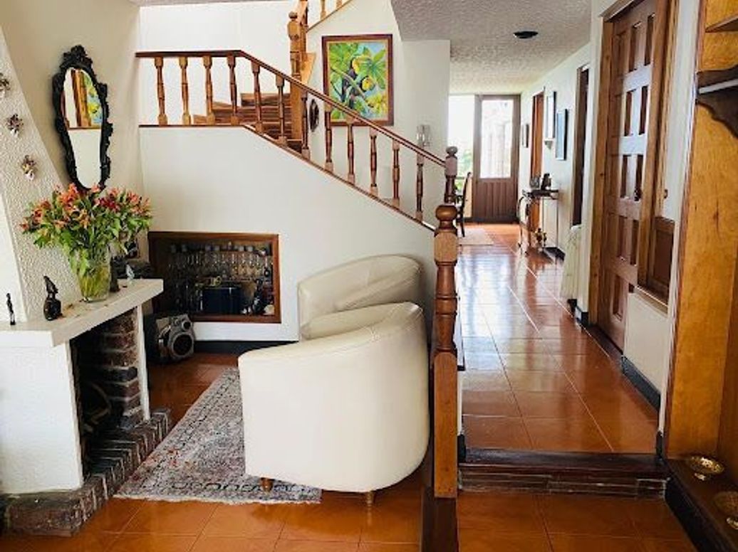 Casa de 4 alcobas en venta en Nueva Autopista, Bogotá, 240 m² · foto 3 de 18