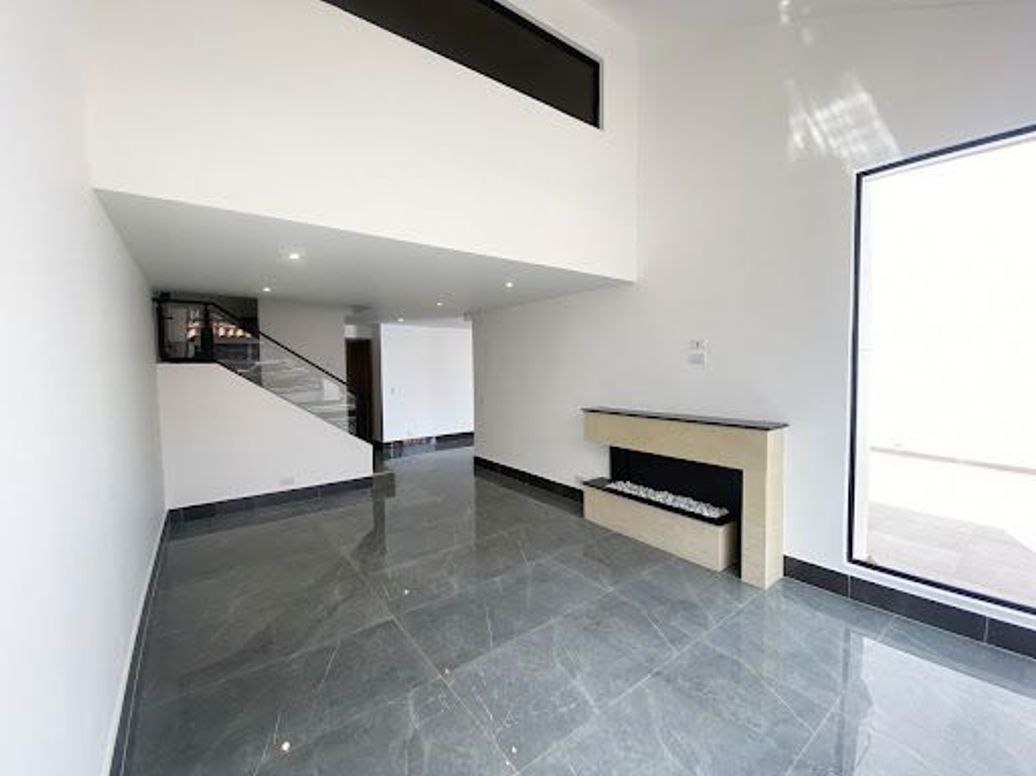 Casa de 5 alcobas en venta en Alhambra, Bogotá, 390 m² · foto 2 de 20
