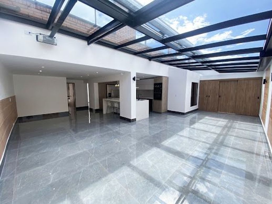 Casa de 5 alcobas en venta en Alhambra, Bogotá, 390 m² · foto 3 de 20