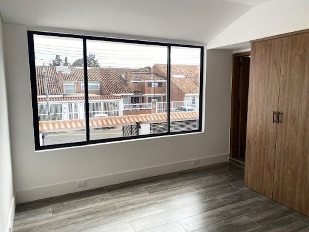 Casa de 5 alcobas en venta en Alhambra, Bogotá, 390 m² · foto 13 de 20