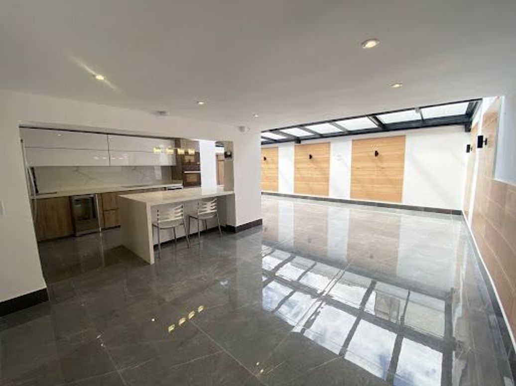 Casa de 5 alcobas en venta en Alhambra, Bogotá, 390 m² · foto 4 de 20
