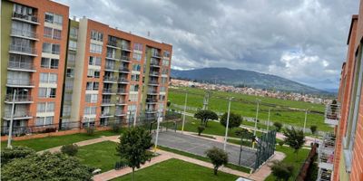 
 

¡¡Gran oferta, Venta apartamento en Hacienda La Quinta I, Zipaquirá!! 

Con una amplia distribución en area construida de 8o mts, consta de  3 alcobas con closets, incluyendo una principal con baño privado, con todos los acabados , sala comedor, baño social,  estudio, zona de lavandería,cocina integral con mesón auxiliar, y balcón;Incluye parqueadero y deposito cubiertos 

El apartamento esta libre de gravamenes y restricciones de dominio

Además, cuenta con acabados de alta calidad ,con grandiosa vista exterior hacia el parque y sendero peatonal.

El conjunto cuenta con amplios salones social, zona BBQ, piscina, jacuzzi, gimnasio, cancha de squash y vigilancia privada 24/7.

La zona cuenta con excelentes opciones de transporte público, centros comerciales, restaurantes, colegios y parques, lo que la convierte en un lugar ideal para vivir.

“No deje pasar esta oportunidad de adquirir un excelente apartamento a precio asequible.”

Comunicate con nosotros 3024604001

 

Precio de Venta: $270,000,000


Bighouse Inmobiliaria , Inmobiliaria en Zipaquirá, Inmobiliaria en Bogotá, Inmobiliaria en Cajica, Inmobiliaria en Chia, Inmobiliaria en Nemocon  Inmobiliaria en Cogua, Inmobiliaria en Cota,  Inmobiliaria en Sopo, Arriendo casa, se arrienda casa, arriendo apartamento, arriendo lote, arriendo loca, arriendo oficina, ganga, permuta, remate, remates, vendo apartamento, vendo casa, vendo lote, vendo local, se vende casa, se vende apartamento, se vende finca, se arrienda finca, se arrienda casa, se arrienda local, ventas, asesorías, arriendos, avaluos comerciales, Inmobiliaria, Bighouse inmobiliaria.

