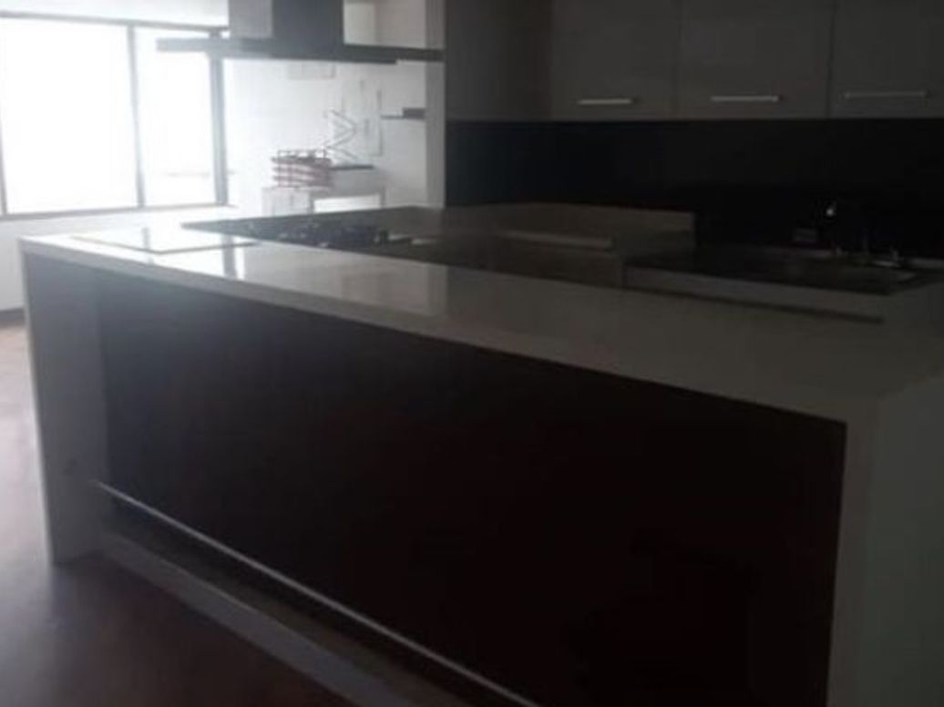 Apartamento de 2 alcobas en venta en Santa Barbara Central, Bogotá, 128 m² · foto 5 de 14