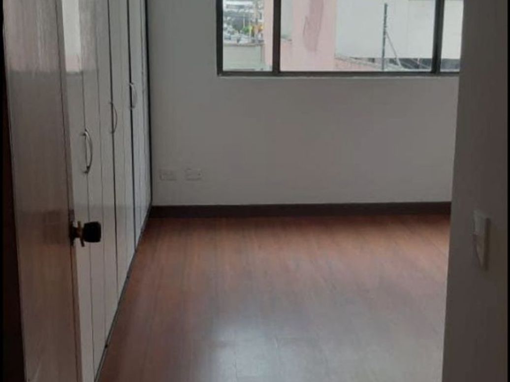 Apartamento de 2 alcobas en venta en Santa Barbara Central, Bogotá, 128 m² · foto 12 de 14