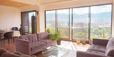 Apartamento en venta en unidad cerrada cerca a parques principales, iglesias, una gran variedad de servicios complementarios y rutas de transporte publico. Piso en madera laminada, dos niveles, sala y comedor independiente, estudio, 3 alcobas con baño en cada una, cocina integral abierta, alcoba y baño de servicio, balcon y parqueaderos paralelos cubiertos. Edificación tradicional, solo dos torres, cuenta con ascensor, zonas verdes, vigilancia 24 horas, citofonia y circuito cerrado de tv. *Inmuebles sujetos a verificación de disponibilidad.*