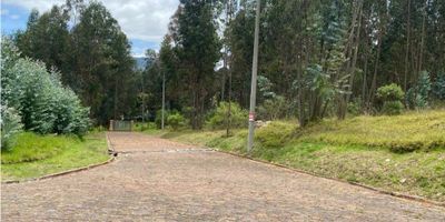 Se vende o Permuta Lote esquinero, en Condominio Bosques de Renania tiene 3.800 m² ubicación Briceño, vía Parque Jaime Duque, Conjunto privado, se paga administración, se pueden construir dos casas. 
