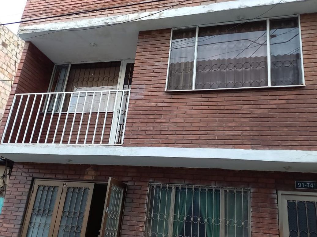 Casa de 4 alcobas en venta en La Esperanza Nororiental, Bogotá, 201 m² · foto 13 de 13