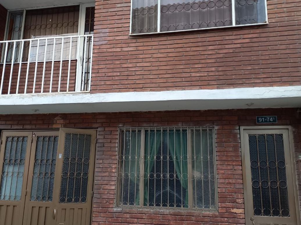 Casa de 4 alcobas en venta en La Esperanza Nororiental, Bogotá, 201 m² · foto 10 de 13