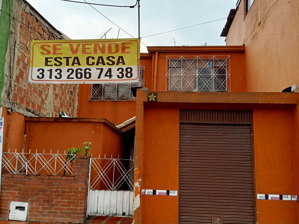 Casa de 4 alcobas en venta en Super Manzana 5, Bogotá, 200 m² · foto 2 de 14