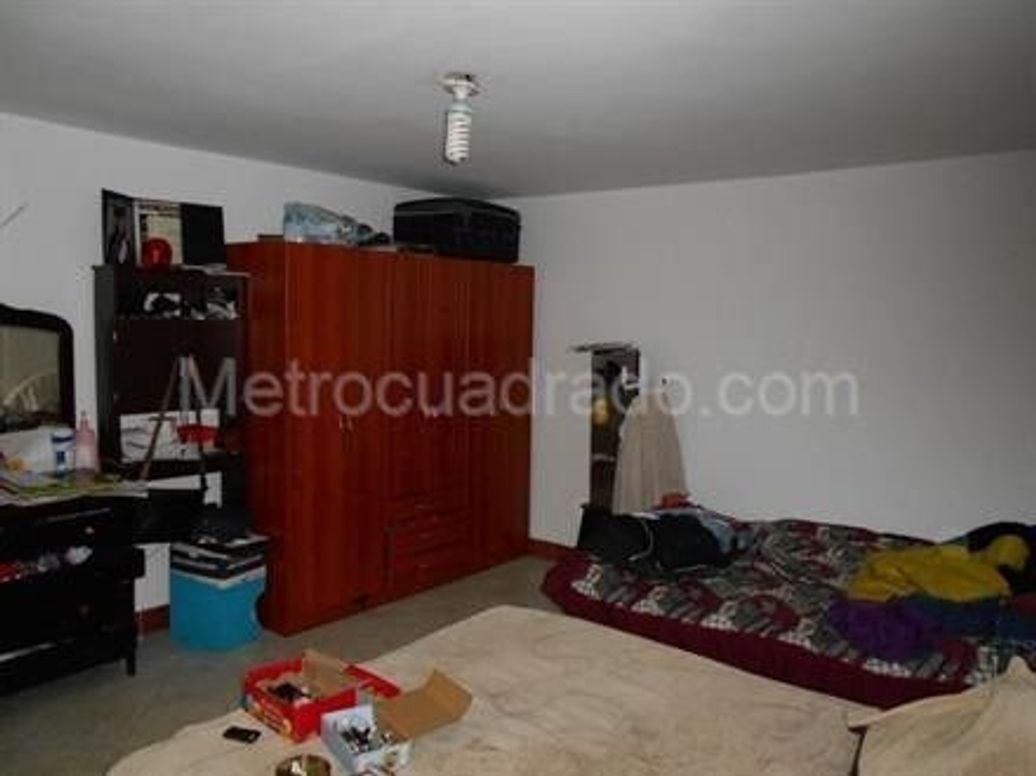 Casa de 12 alcobas en venta en Flandes, Bogotá, 300 m² · foto 6 de 8