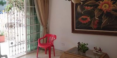 OBSERVACIONES INTERNAS: CASA AMPLIA Y VENTILADA, UBICADA EN CONJUNTO RESIDENCIAL CON VIGILANCIA 24/7. DOS NIVELES. 2 BAÑOS CON TINA Y DUCHA. 
OBSERVACIONES EXTERNAS: UBICADA EN EL BARRIO LA PRIVIDENCIA. CUENTA CON IGLESIA CATOLICA LA PRIVIDENCIA EN LA ENTRADA DEL CONJUNTO, A POCOS MINUTOS DEL CENTRO COMERCIAL LA PLAZUELA, FACIL ACCESO A TRASNPORTES PUBLICOS Y CERCA AL PORTAL DE TRASCARIBE 