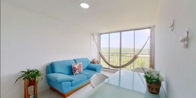 Apartamento en venta en el barrio Alameda Del Rio, cerca al Centro Comercial Alameda Del Rio, Buenavista, Makro, PriceMart, Mall Plaza y facil acceso a via de universidades. Cuenta con Lobby ventilado, acceso por ascensor con excelentes áreas sociales y zonas verdes.

El apartamento está ubicado en un piso diez, cuenta con dos alcobas, su baño independiente, alcoba auxiliar, cocina moderna, amplia y ventilada, sala y el comedor,.

El apartamento es especial por su amplitud y ventilación, el precio es negociable. Comunícate conmigo para poder ayudarte. Las visitas deben hacerse con cita previa para una mejor atención. Por favor tener en cuenta el código al momento de solicitar información.

Para brindarte una mejor atención, contamos con alianzas en diferentes entidades financieras acompañándote en toda la gestión comercial y operativa desde el momento de radicación hasta el desembolso de tu crédito.
