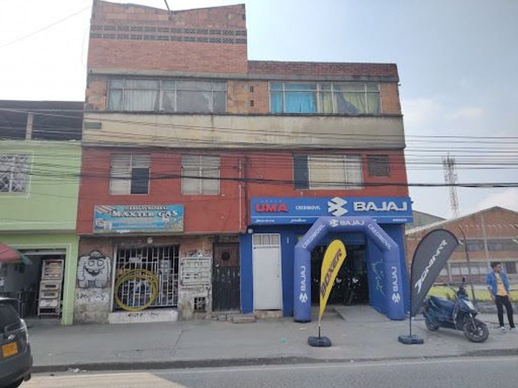 Casa de 4 alcobas en venta en Ismael Perdomo, Bogotá, 320 m² · foto 2 de 4
