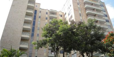 Apto con finos acabados, edificio muy residencial ideal para descansar en una zona tranquila y exclusiva, pocos apartamentos que cuenta con piscina climatizada, gym, salón social, zona de BBQQ, parque infantil,parqueaderos cubiertos y depósitos.