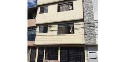 VENTA CASA EN EL BARRIO SALADO IBAGUÉ, ideal para ti que estas buscando el hogar ideal para vivir,  esta casa tiene 4 apartamentos con excelente distribución con renta de aproximadamente $2.500.000 mensuales, cada apartamento cuenta con 3 habitaciones. 67 M2 divididos en 3 habitaciones, 1 baño cocina semintegral y espacios amplios y con grandes entradas en corrientes de luz y de ventilacion. 

Su ubicacion es excelente ya que se encuentra en sector comercial de la ciudad, cerca a plaza de mercado,y de mas zonas comerciales como supermercados, parques, sitios turísticos y recreacionales. tambien  principales vías de acceso a la ciudad.

No esperes mas para conocer tu hogar ideal ademas adquirir rentabilidad con Mallinmobiliario.

