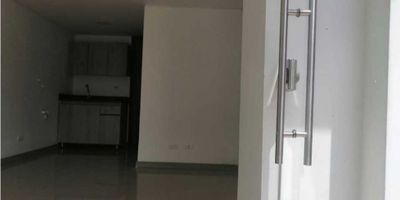 Local en arriendo laureles la castellana. Area 30m2, espacio abierto, 1 baño, cocineta, primer piso en zona muy central, excelentes vías de transporte, muy buen servicio de transporte público. cerca de la avenida 80 de la calle 33 y la iglesia de la castellana.
