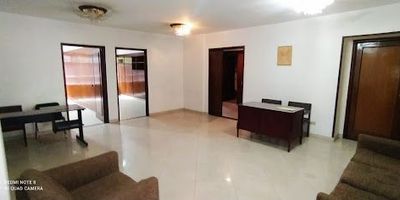 1168 Gran oportunidad! Oficinas a la venta en el centro de Bogota, edificio suramericada av jimenez, consta de doscientos ochenta y seis metros, un total de nueve oficinas, adecuadas para funciones varias, como: mensajeria, call center, entre otras, completamente terminada, excelente ubicacion, precio negociable. No pierdas esta oportunidad, contactanos!