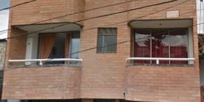 Apartamento interno tercer piso, ubicado en el sector de Manrique Central
Comodidades: -Sala comedor-2 alcobas-2 closets -2 baños-cocina integral-zona de ropa -red de gas -piso en cerámica-Area 56 metros cuadrados.-Terraza en comun 
INFORMACION COMERCIAL
PBX:(604)4480450LINEA WHATSAPP:3332815649