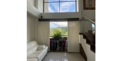 Apartamento en venta en el sector Pilarica - laureles con un área de 160 mt distribuidos en 5 habitaciones, 3 baños sala , zona de ropas y parqueadero privado con acabados de lujo, apartamento tipo  dúplex muy cercano a institución universitaria pascual bravo ,ITM campus robledo , hospital pablo Tobón Uribe , 

! Llámanos para escuchar tu oferta¡ 
