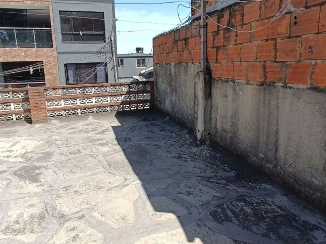 Casa de 7 alcobas en venta en El Real, Bogotá, 140 m² · foto 8 de 10