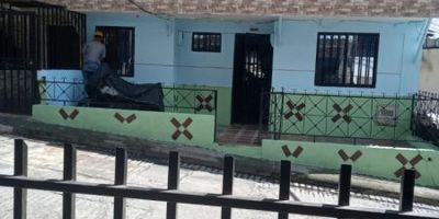 Ubicada en el barrio Marco Tulio Henao, Bello, Antioquia, se ofrece esta casa de primer piso en venta. Con 132 m² construidos, la propiedad cuenta con 3 habitaciones, 2 baños y un parqueadero. Además, dispone de un solar, proporcionando espacio adicional para diversas actividades. Es una excelente oportunidad para adquirir una casa en Bello. El precio de venta es de $170.000.000. Para más información o para coordinar una visita, puede contactarnos por WhatsApp, solicitar que le contactemos o ver nuestros teléfonos.