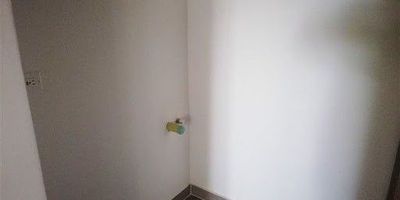 Excelente local comercial en venta en Envigado, Antioquia, ubicado en el reconocido barrio El Dorado. Estratégicamente situado en el Mall Aluna, este inmueble de 49 m² de área privada y construida es ideal para su negocio o inversión. Dispone de 1 parqueadero, ofreciendo comodidad para clientes y personal. Su localización en una zona de constante desarrollo en Envigado asegura visibilidad y potencial comercial. Precio de venta: $310.000.000. Aproveche esta oportunidad en Mall Aluna. Para conocer más, contáctenos por WhatsApp, "quiero que me contacten" o "ver teléfonos".