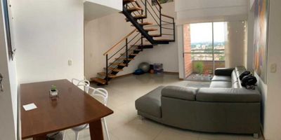 Apartamento en Venta sector los colegios en Rionegro

Este apartamento te permite disfrutar una excelente vista del paisaje, iluminación natural gran parte del día y la agradable brisa de la noche, ya que cuenta con excelente ventilación. Esta situado en una zona campestre, tranquila y segura del sector los colegios u ojo de agua. Con excelente vista  zonas de colegios, con fácil acceso a la vía que conduce  al Centro del Municipio.
