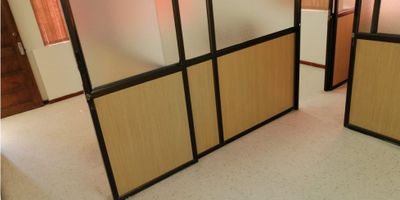 Se vende oficina, excelente ubicación 

Cuenta con un área de 34.19 mt2, 1 baño, divisiones ideal para el área de la salud, ubicado en una clínica en el Pie de la Popa, sobre vía principal, transporte publico cercano, centros comerciales, super mercados, área urbana. 

Excelente inversión.

Codigo wasi: 6162847.
