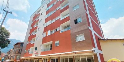 Código: 3394. 21° Piso en edificación de 7 pisos. Acceso al inmueble: Directo a la vía y ascensor. Alcobas con puertas, baños cabinados en vidrio, calentador a gas, cubierta y extractor.Cita con propietaio, con parqueadero carro el valor es $ 327.000.000
revisar observaciones internas.