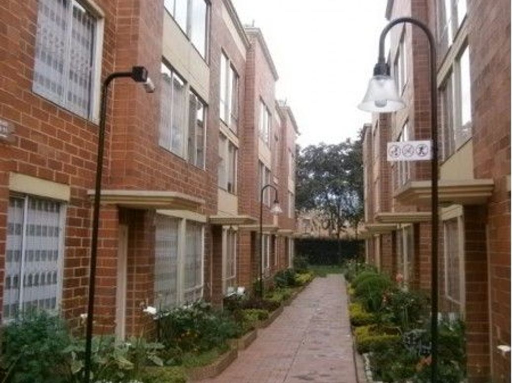 Casa de 3 alcobas en venta en El Plan, Bogotá, 72 m² · foto 3 de 10