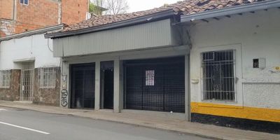 Cerca al Parque Simon Duque, estrato comercial