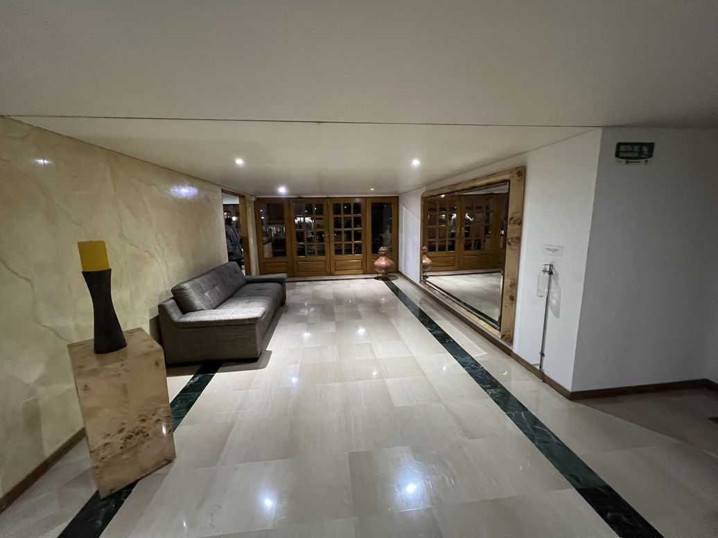 Apartamento de 3 alcobas en venta en San José Del Prado, Bogotá, 111 m² · foto 3 de 15