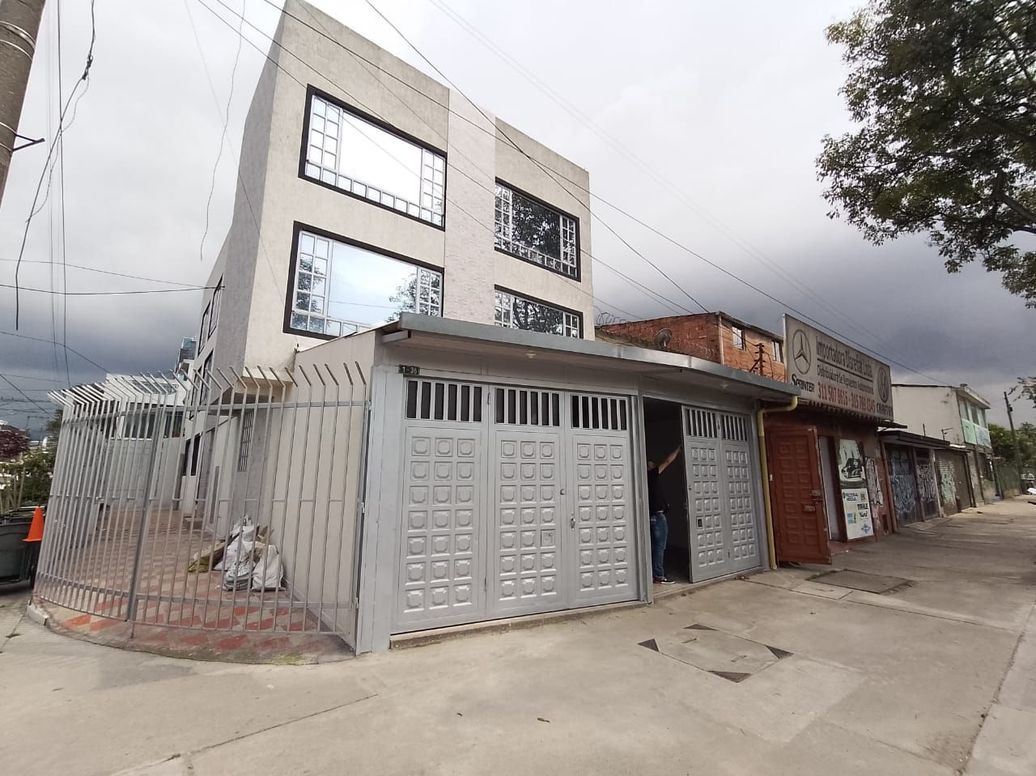 Casa de 7 alcobas en venta en Bogotá, Bogotá, 390 m² · foto 12 de 17
